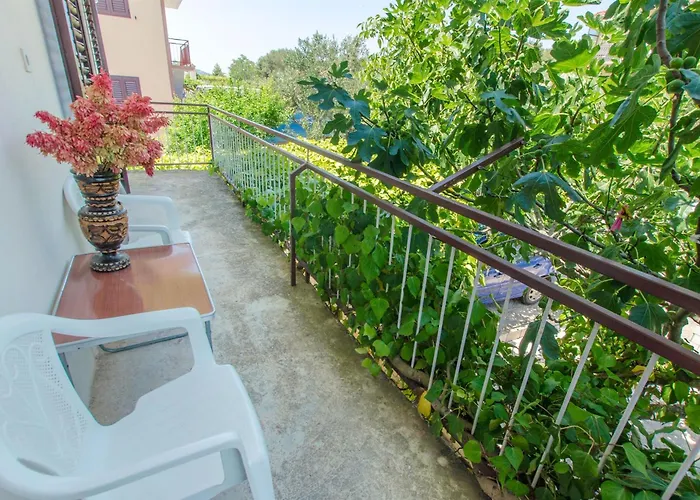 Apartments Bozjidar
